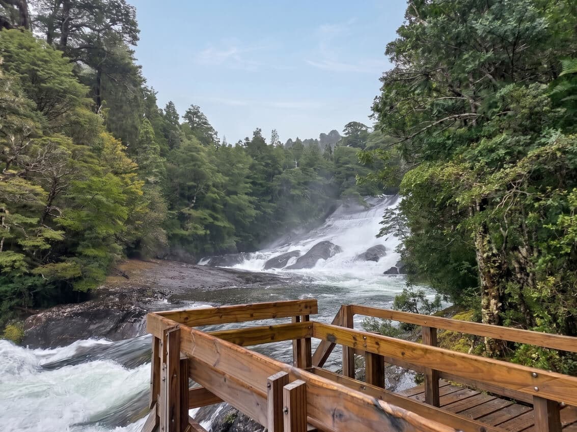 Puerto Blest y Cascada “Los Cantaros”