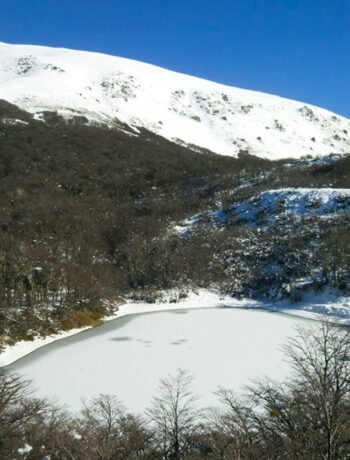 Caminata a la Laguna Congelada Neumeyer: aventura en la nieve y paisajes invernales únicos