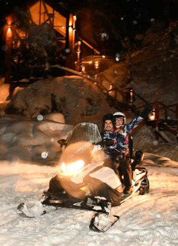 Aventura Nocturna en Cerro Catedral: Nieve, Moto de Nieve y Cena de Montaña Inolvidable