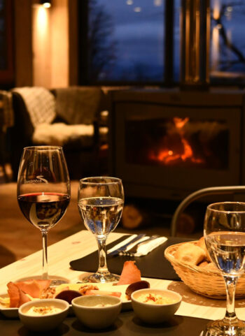 Aventura Nocturna en Cerro Catedral: Nieve, Moto de Nieve y Cena de Montaña Inolvidable - Imagen 2