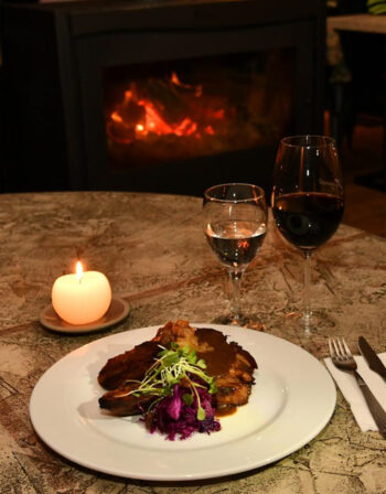 Aventura Nocturna en Cerro Catedral: Nieve, Moto de Nieve y Cena de Montaña Inolvidable - Imagen 3