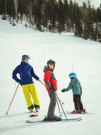 Escuelita de Ski y Snowboard: una jornada completa para los más chicos - Image 3